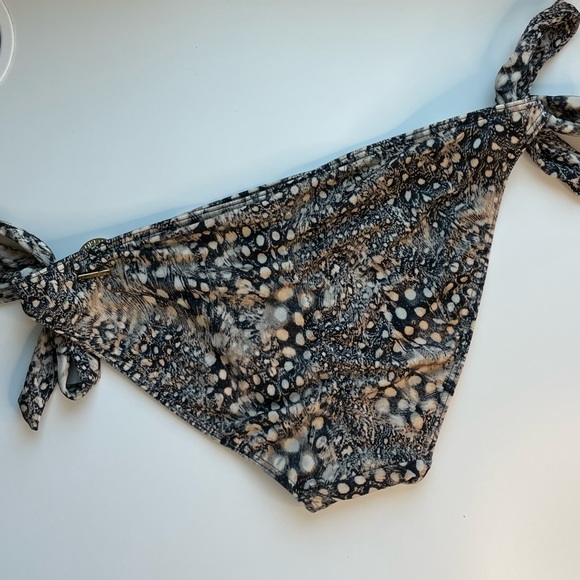 Victoria’s Secret Tie Side Swimsuit Bottoms🌟 - Picture 2 of 10
